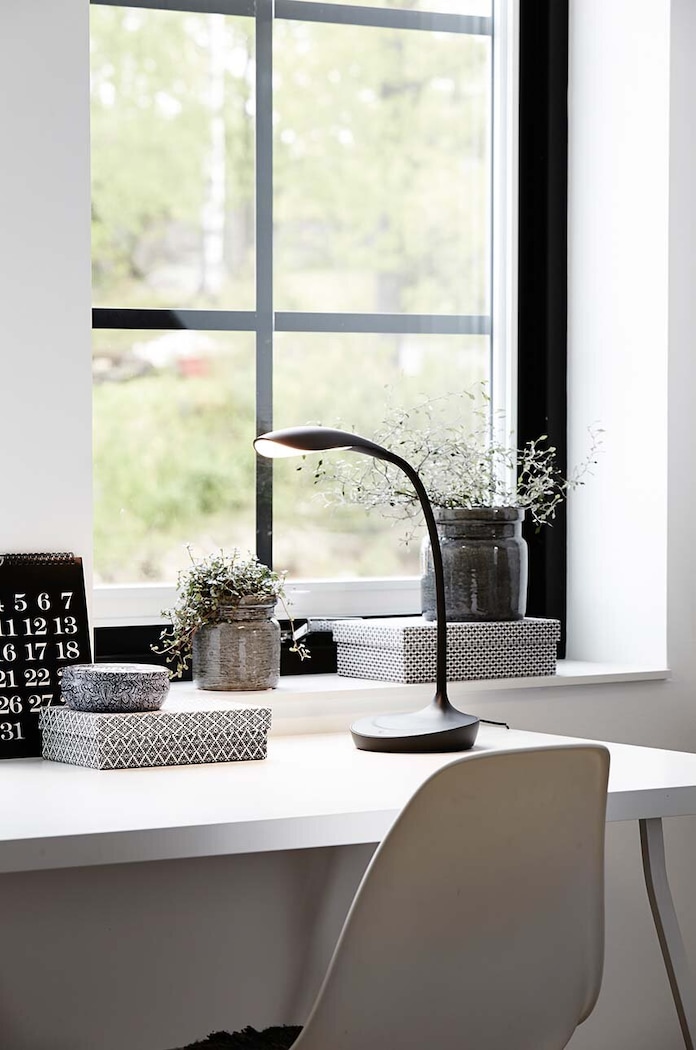 Markslöjd Lampa de masă cu led Swan 106094 negru AA00