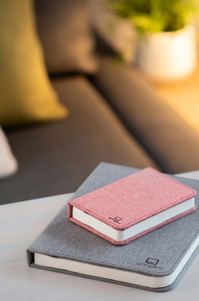 LED lampa Gingko Design Mini Smart Book Light GK12F.PK8