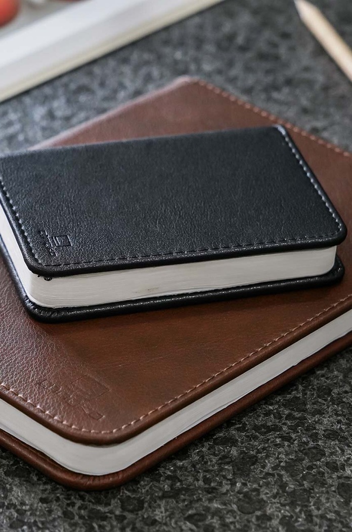 Lampă cu led Mini Smart Book Light Gingko Design negru GK12L8