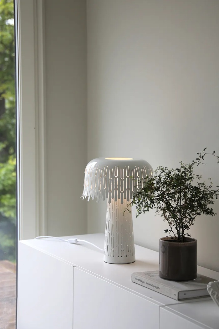 Stolná lampa Markslöjd Verbera 26,5 x 38 cm biela 109006