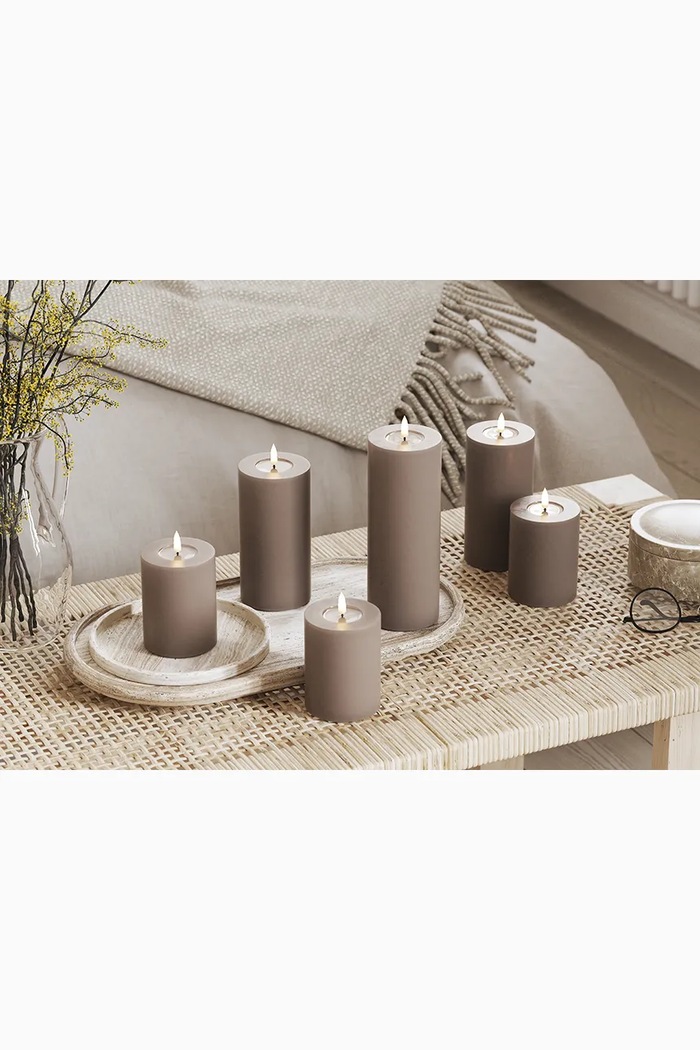 Led sviečka Deluxe Homeart Mokka Bloklys 7,5 x 15 cm RF.0097 hnedá