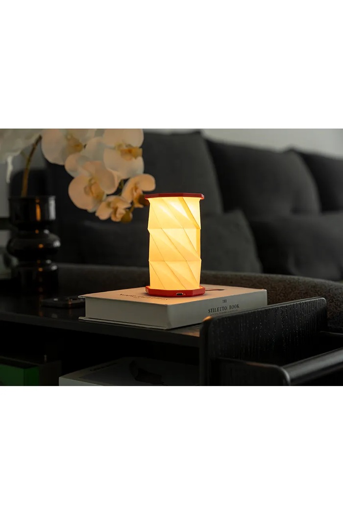 Obývacia izba a spálňa Gingko Design lampa na nočný stolík LED 8,2 x 8,2 x 1,5 cm G036M.CR červená