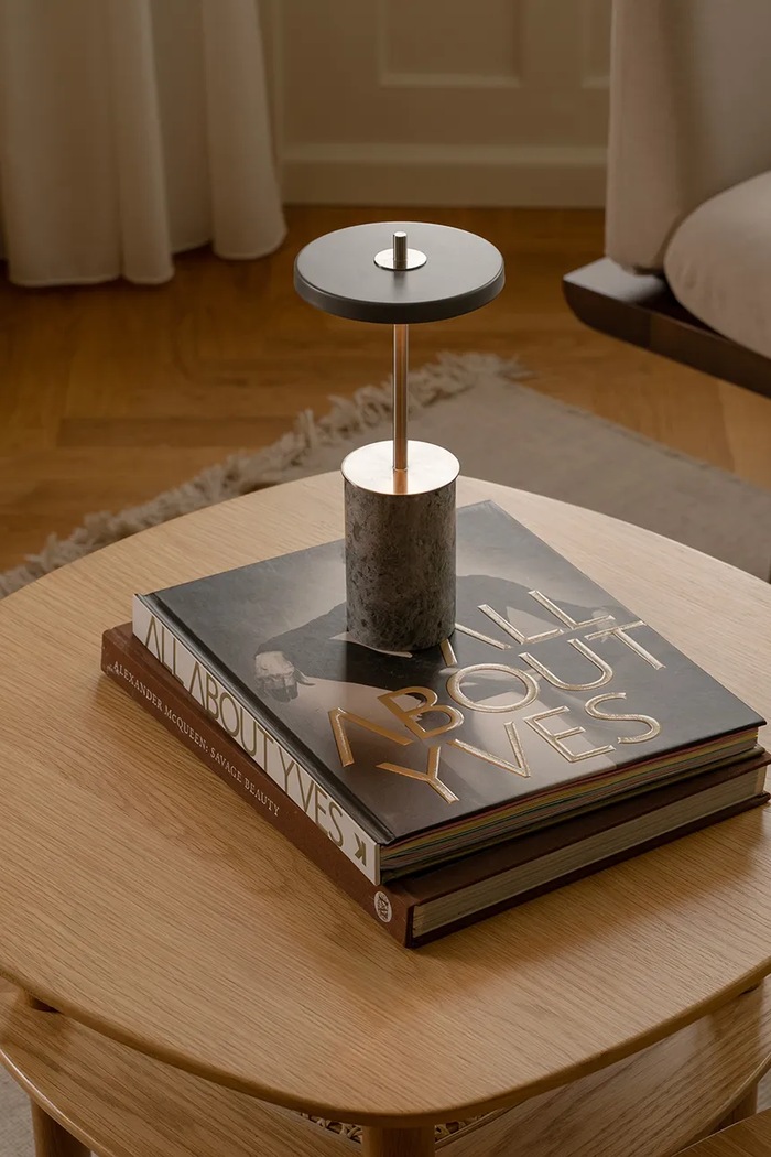 Lampa bezprzewodowa marmurowa Asteria Move Mini Umage 2731 szary