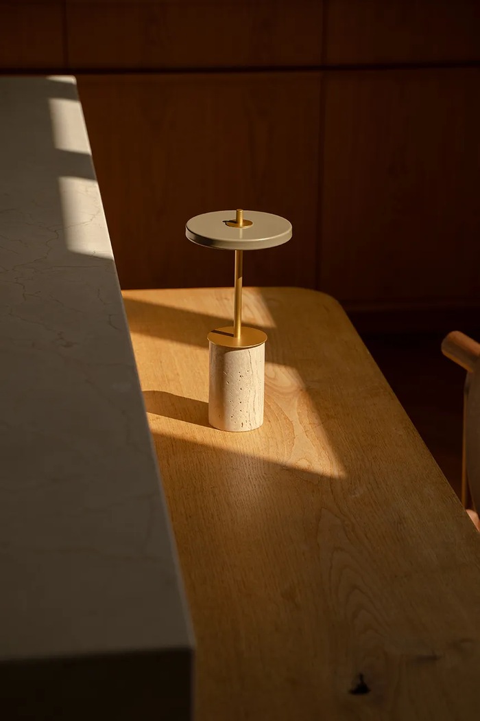 Lampa bezprzewodowa marmurowa Asteria Move Mini Umage 2730. żółty