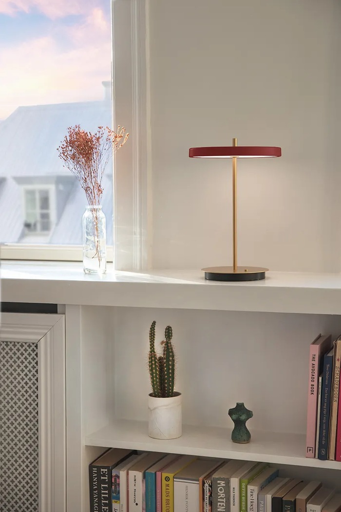 Umage Lampa bezprzewodowa z metalu Asteria Move 2503 czerwony AA00