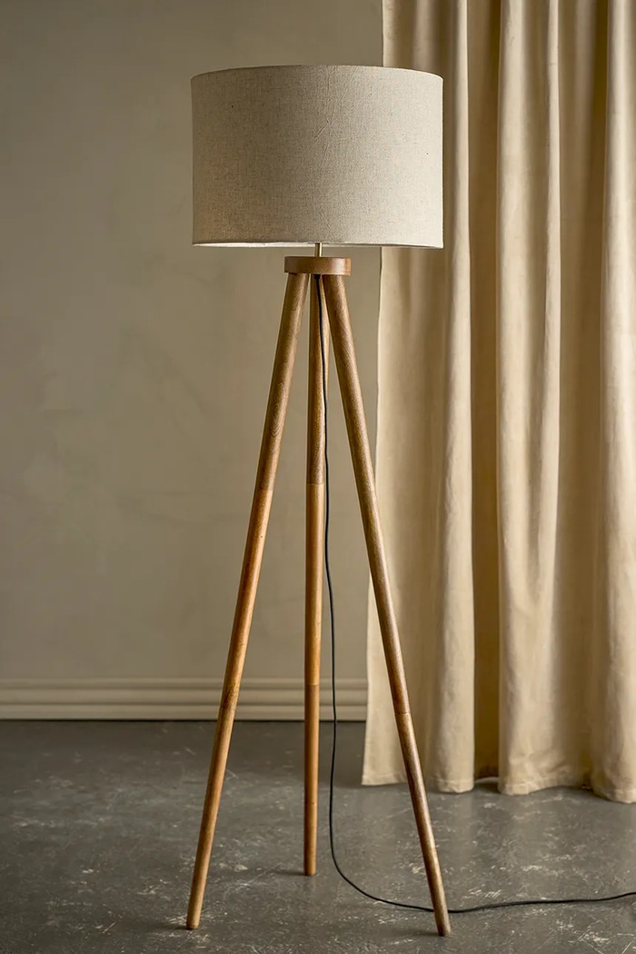Salon i sypialnia Bloomingville Lampa podłogowa z drewna mango 46 x 156 cm 82069384 beżowy