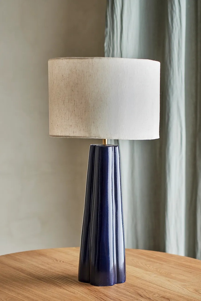 Bloomingville Lampa stołowa z aluminium 30 x 61 cm 82069381 niebieski AA00
