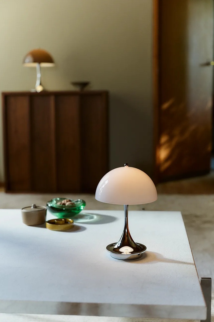 Lampa bezprzewodowa z tworzywa sztucznego Panthella 160 Louis Poulsen 5744171449 szary