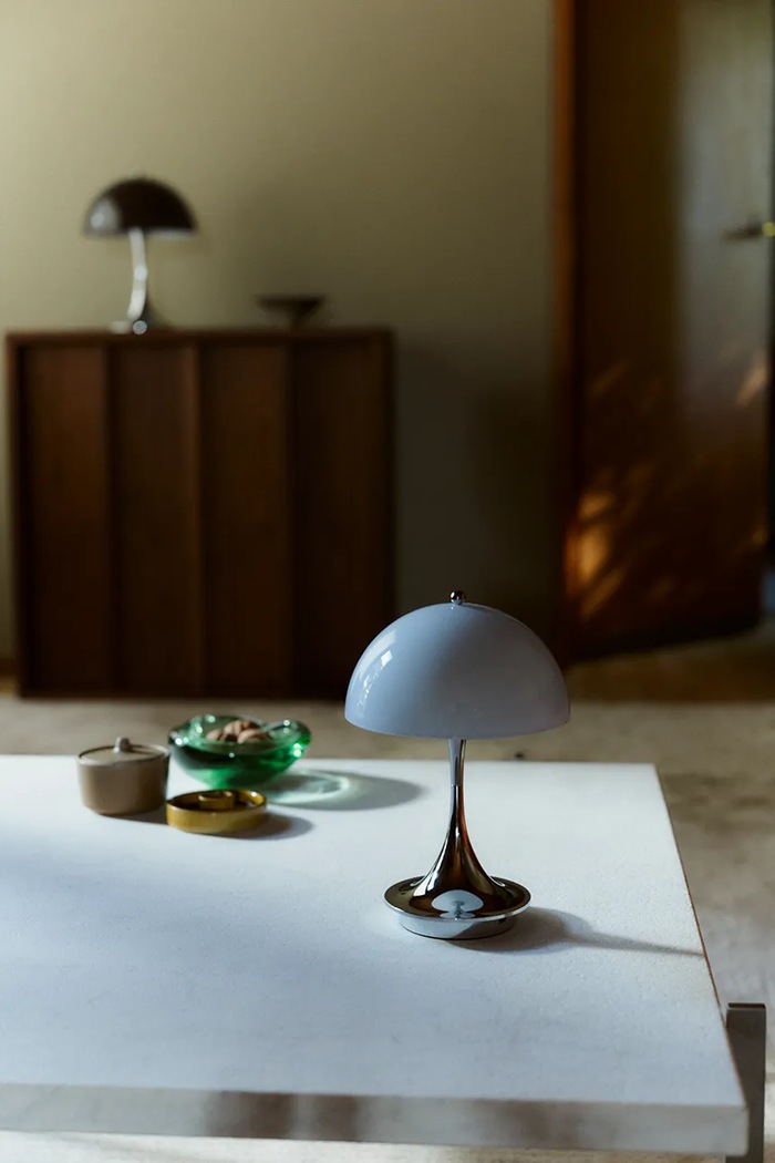 Lampa bezprzewodowa z tworzywa sztucznego Panthella 160 Louis Poulsen szary 5744171449