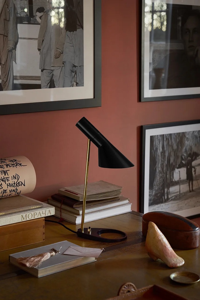 Louis Poulsen lampa stołowa ze stali AJ Mini Table Lamp 5744171876 czarny AA00