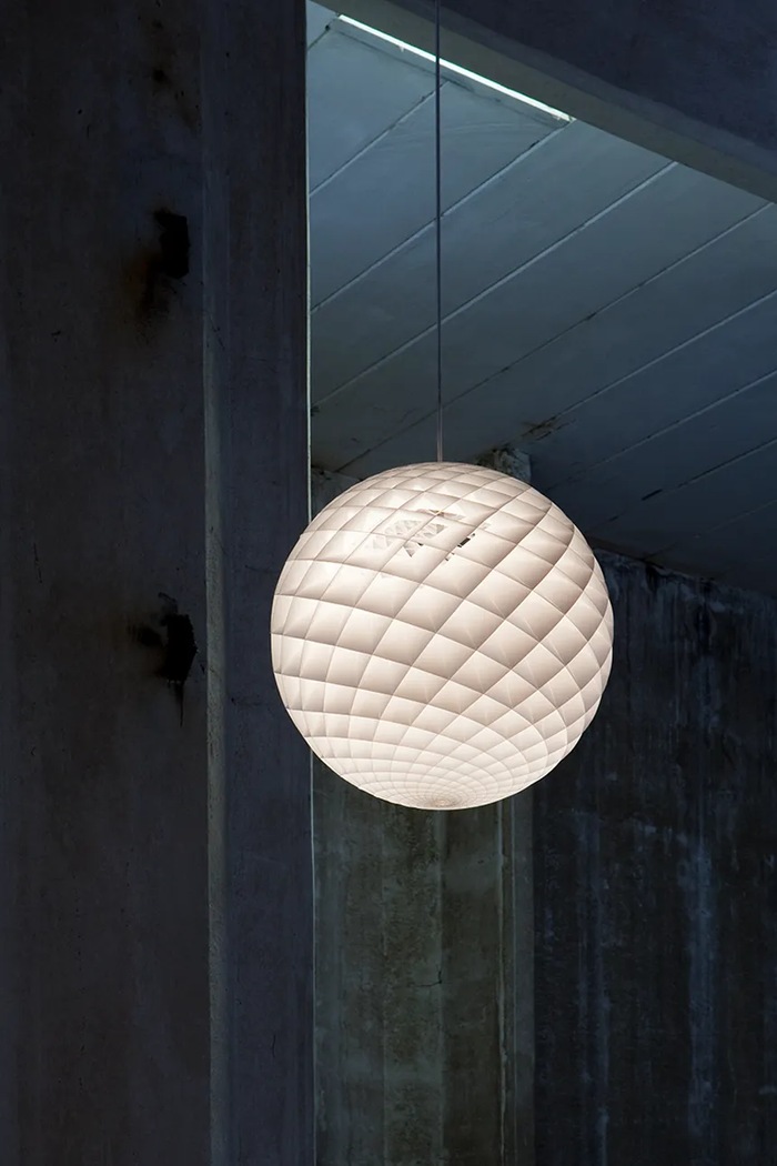 Louis Poulsen lampa wisząca z tworzywa sztucznego Patera 300 5741104545 biały AA00
