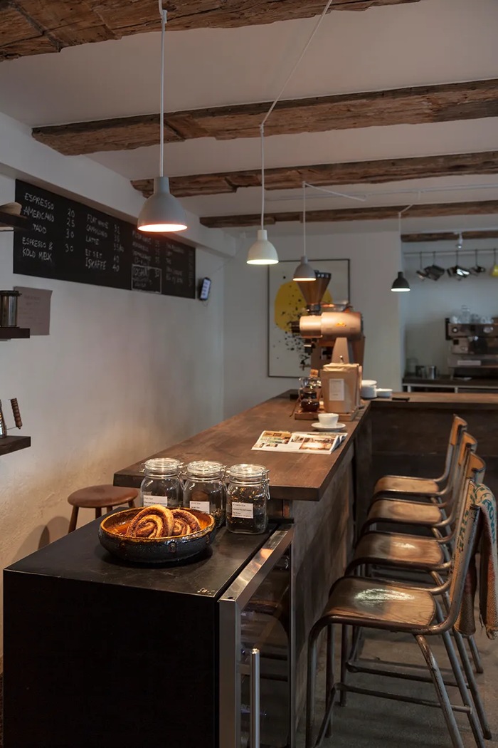 Salon i sypialnia Louis Poulsen lampa wisząca z aluminium Toldbod 5741101412 biały