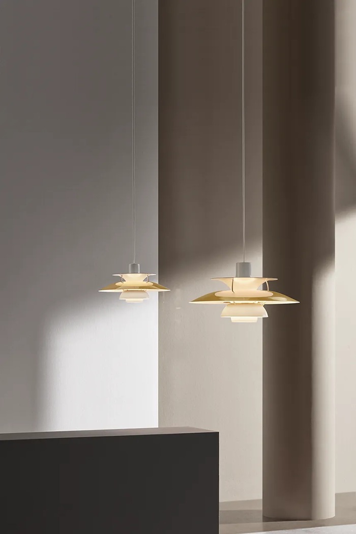 Salon i sypialnia Louis Poulsen lampa wisząca z metalu PH 5 Mini 5741095146 biały