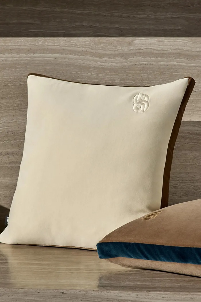 Pamučna jastučnica BOSS BVELVET Almond 43 x 43 cm bež 1060394