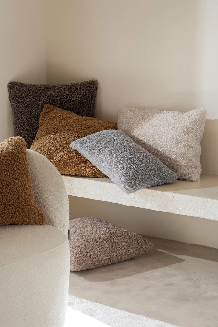 Obývacia izba a spálňa Blomus vankúš dekoratívny z textilného materiálu B68098 hnedá