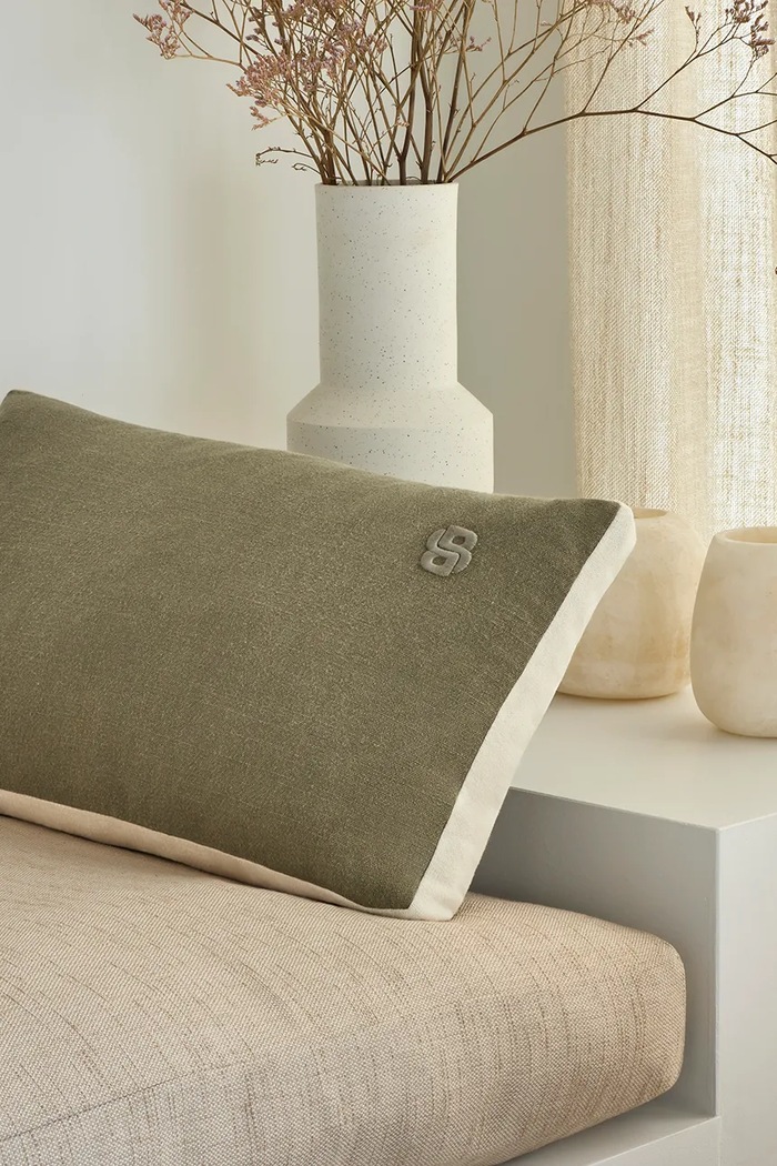 BOSS poszewka dekoracyjna na poduszkę lniana CLAYTON Dark kaki 31 x 55 cm zielony 1067482