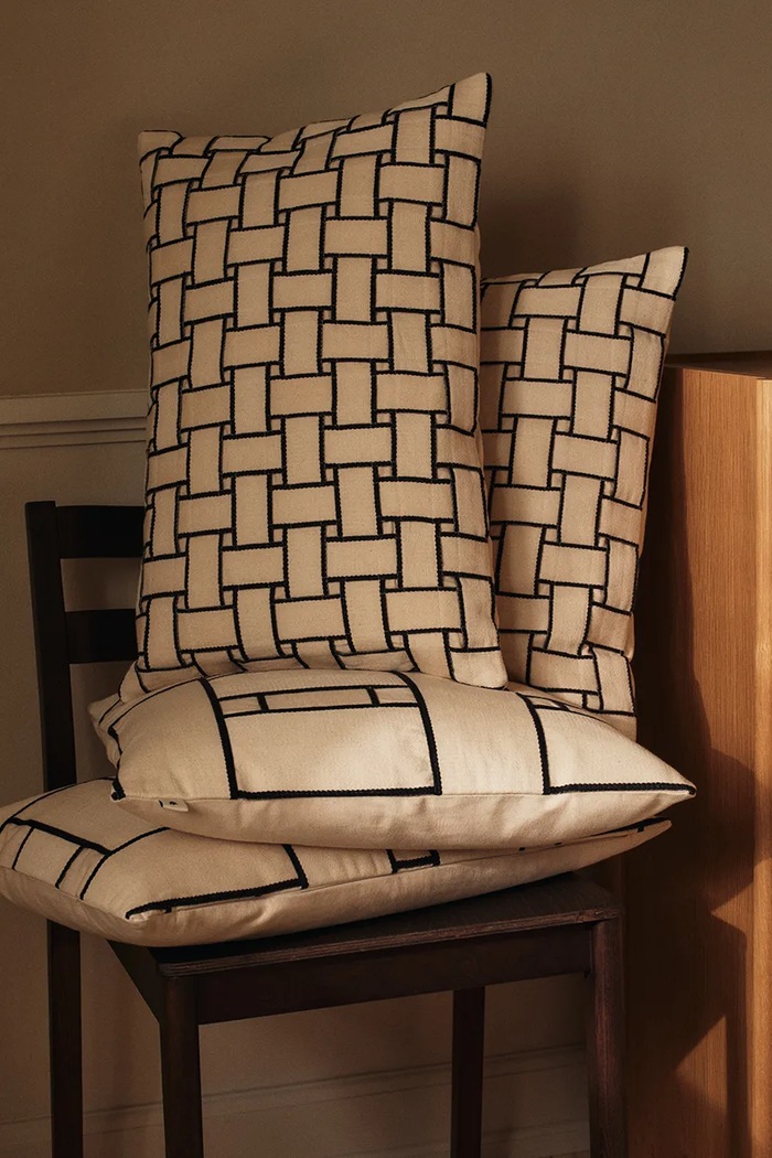 Ferm Living poduszka dekoracyjna bawełniana 40 x 60 cm 1104272919 beżowy AA00