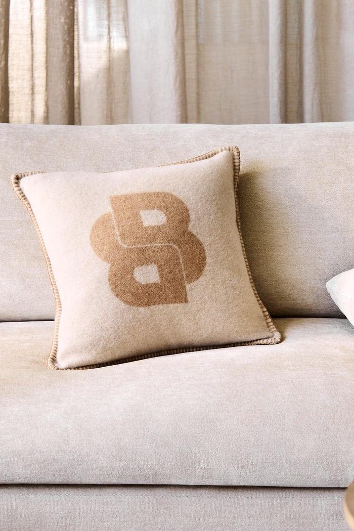 Poszewka na poduszkę dekoracyjna z wełną SIGNATUR Beige 45 x 45 cm BOSS 1072541 beżowy