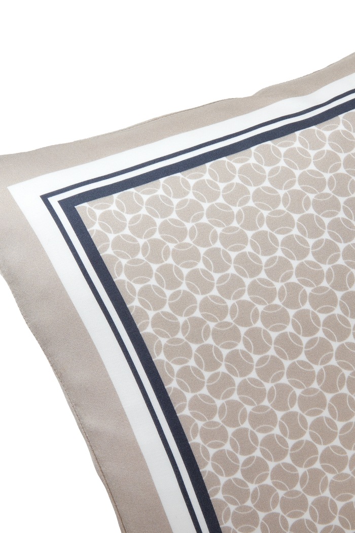 Lacoste Poszewka na poduszkę dekoracyjna z jedwabiem LTENNISB Beige 45 x 45 cm 1074729. beżowy AA00