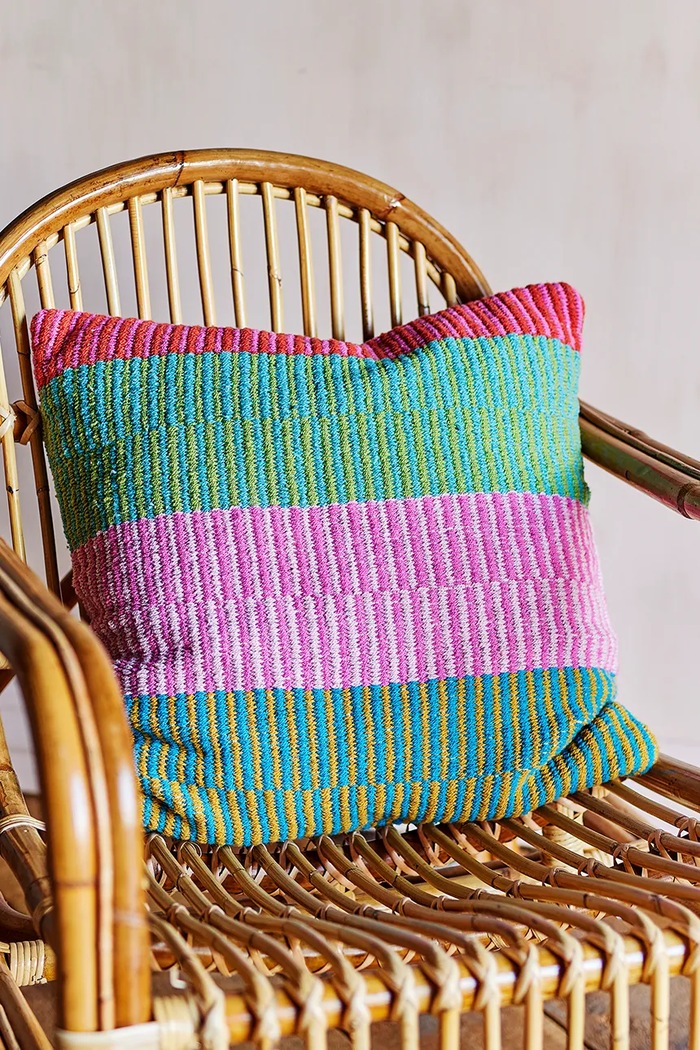 Bloomingville Poduszka dekoracyjna z bawełną 45 x 45 cm 82073256 multicolor AA00