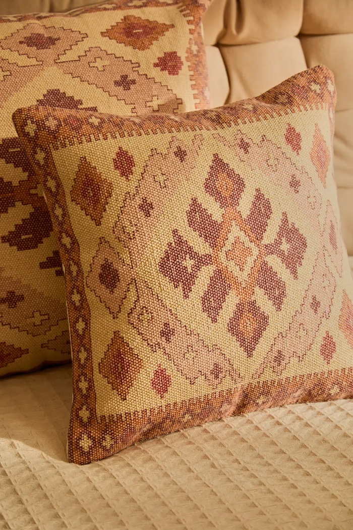 Salon i sypialnia Calma House poduszka dekoracyjna bawełniana 45 x 45 cm AISHA45ROS multicolor