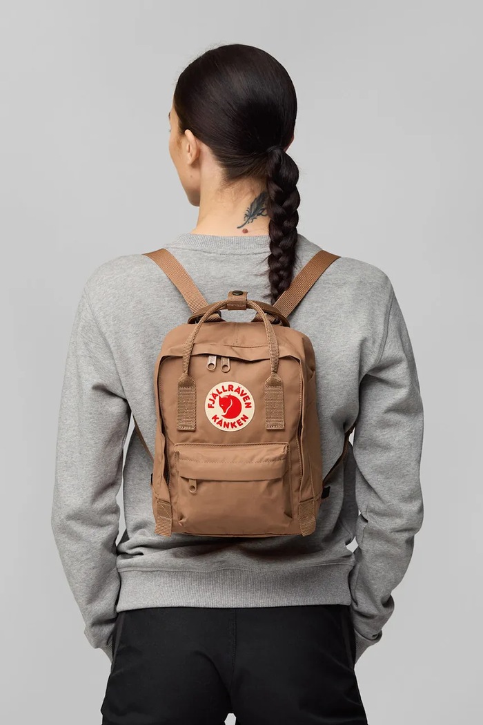 Plecak dziecięcy z łączonych materiałów Kanken Mini Fjallraven F23561.294 brązowy