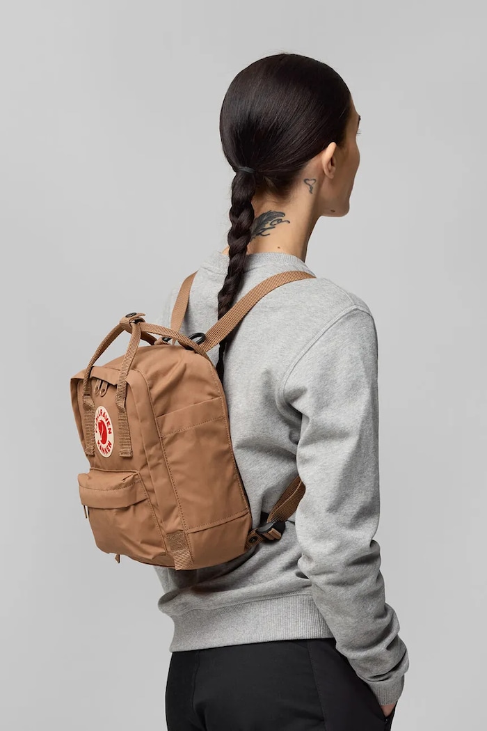 Plecak dziecięcy z łączonych materiałów Kanken Mini Fjallraven brązowy F23561.294