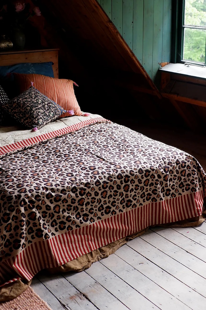 Bombažno posteljno pregrinjalo Doing Goods Leopard Single 220 x 140 cm 1.40.30.085.070.4 pisana