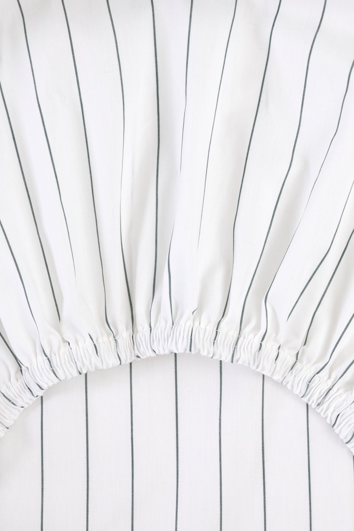 Lacoste Prześcieradło bawełniane LTENNISN Vert 160 x 200 cm 1074610 biały AA00