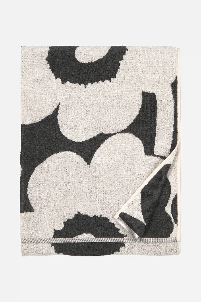 Marimekko stredne veľký bavlnený uterák 70 x 150 cm 073783.190 čierna AA00