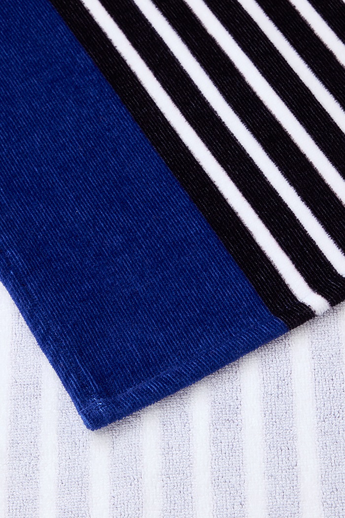 Ręcznik duży bawełniany LACE Bleu 100 x 170 cm Lacoste 1074746. granatowy