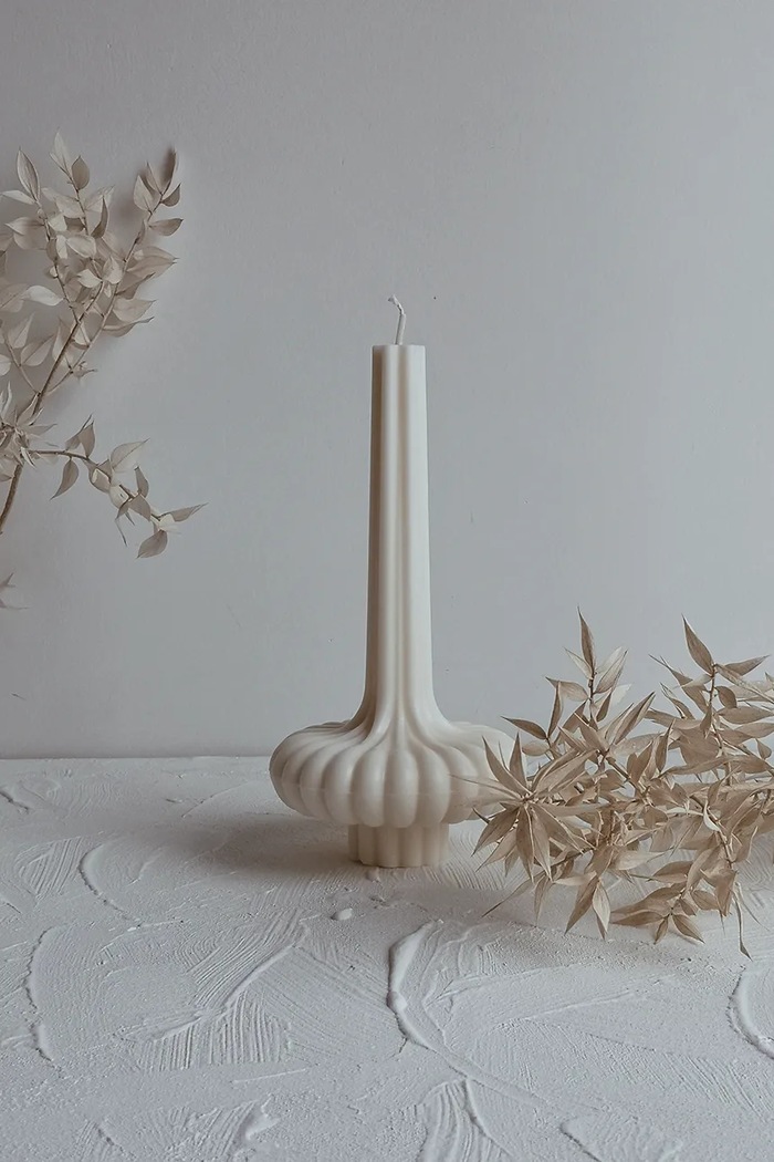 Ozdobná sviečka Temida Vase 250 g 5908451651039 béžová AA00