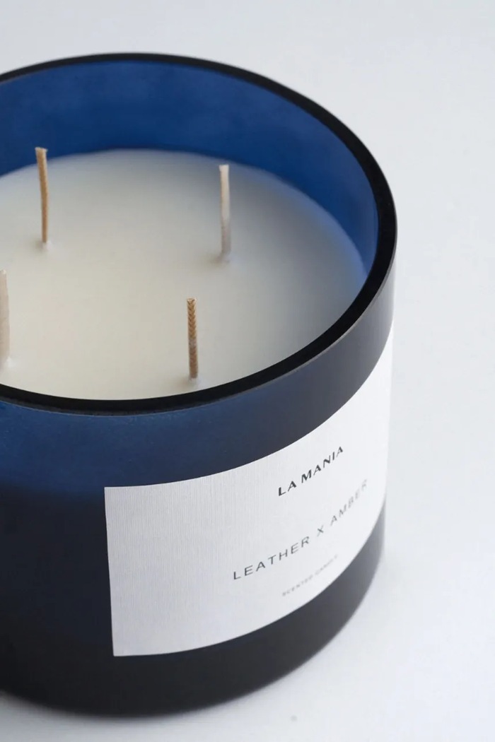 La Mania lumânare aromată Leather&Amber 500 g bleumarin 5905549432464