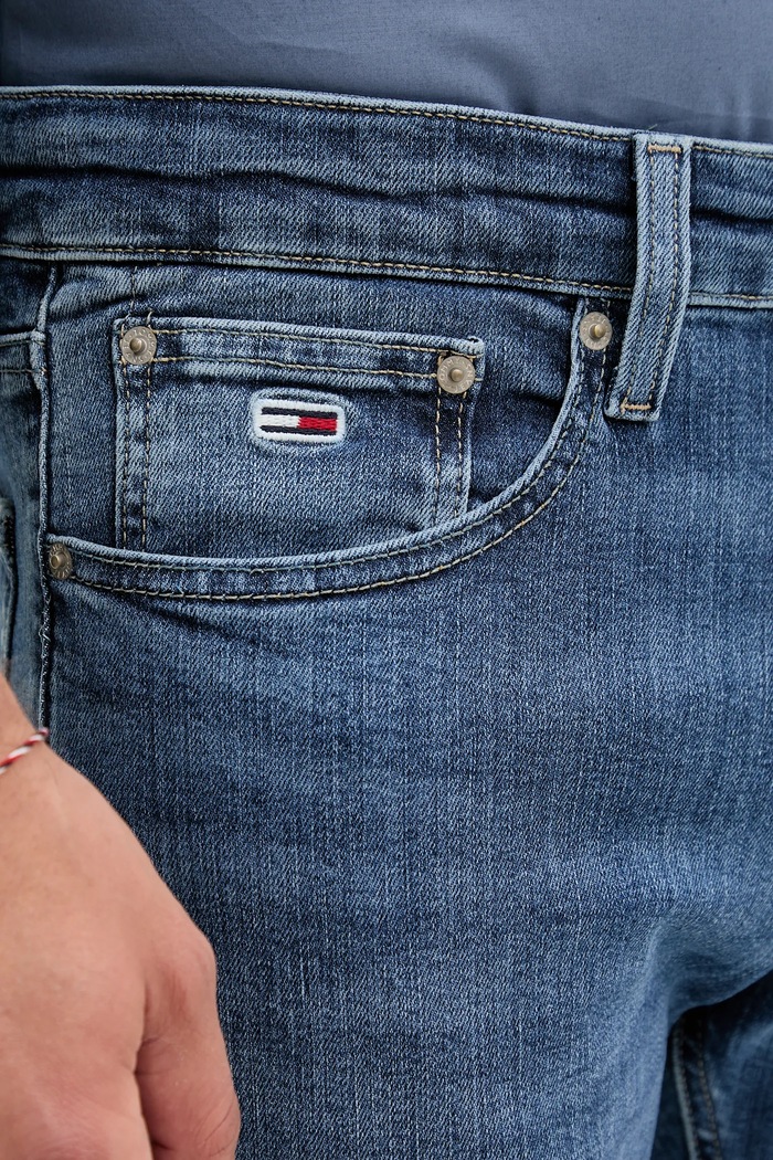 Tommy Jeans jeansy niebieski DM0DM21053