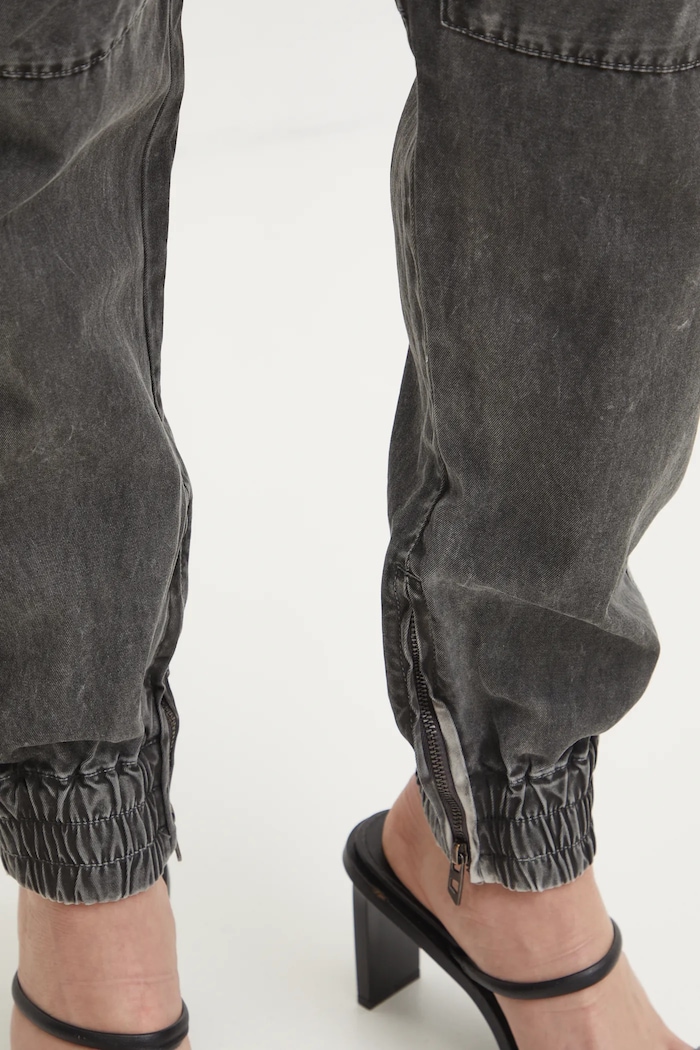 Bavlnené nohavice Diesel P-RIDE-Q3 TROUSERS sivá A17383.0NJBP