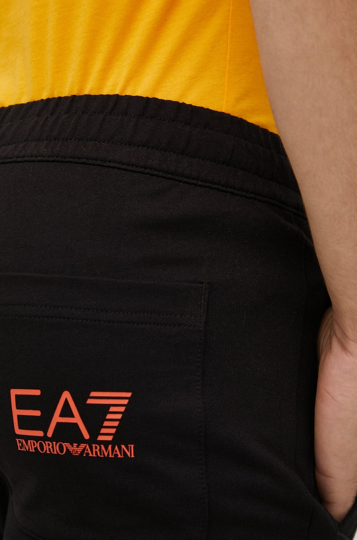 Памучен спортен панталон EA7 Emporio Armani черен 8NPPC3.PJ05Z