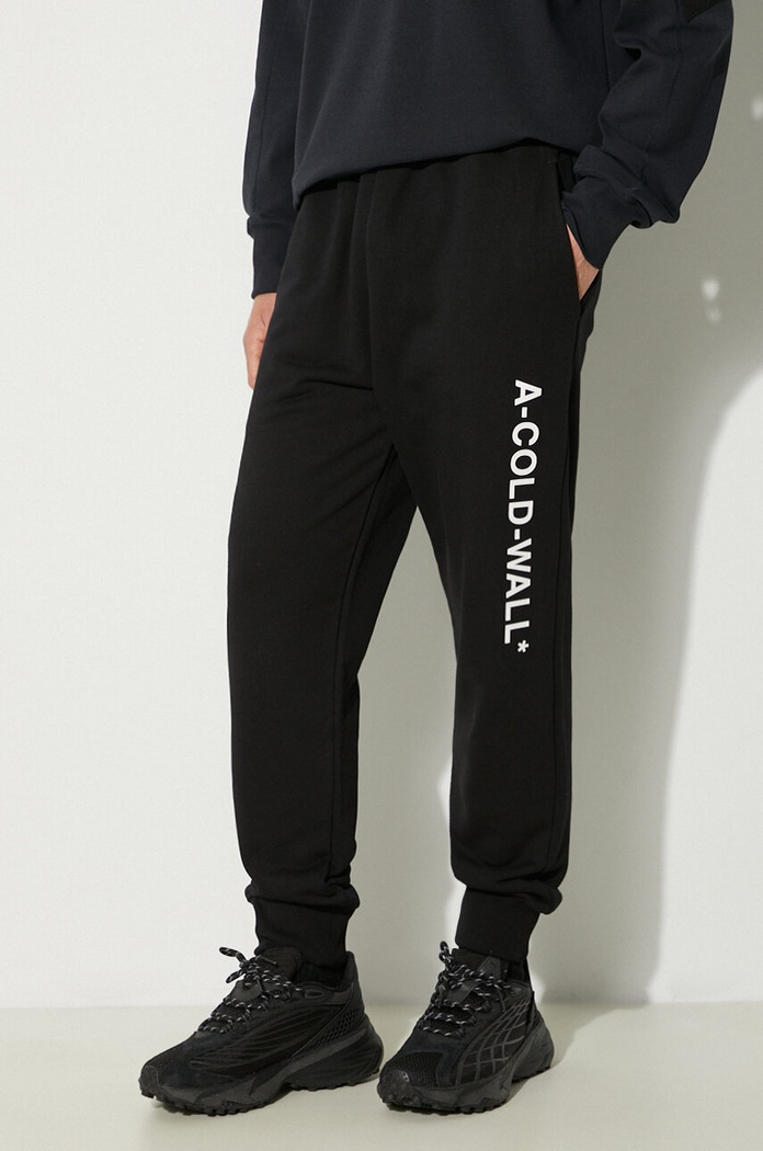 A-COLD-WALL* spodnie dresowe bawełniane Essential Logo nadruk czarny ACWMB096