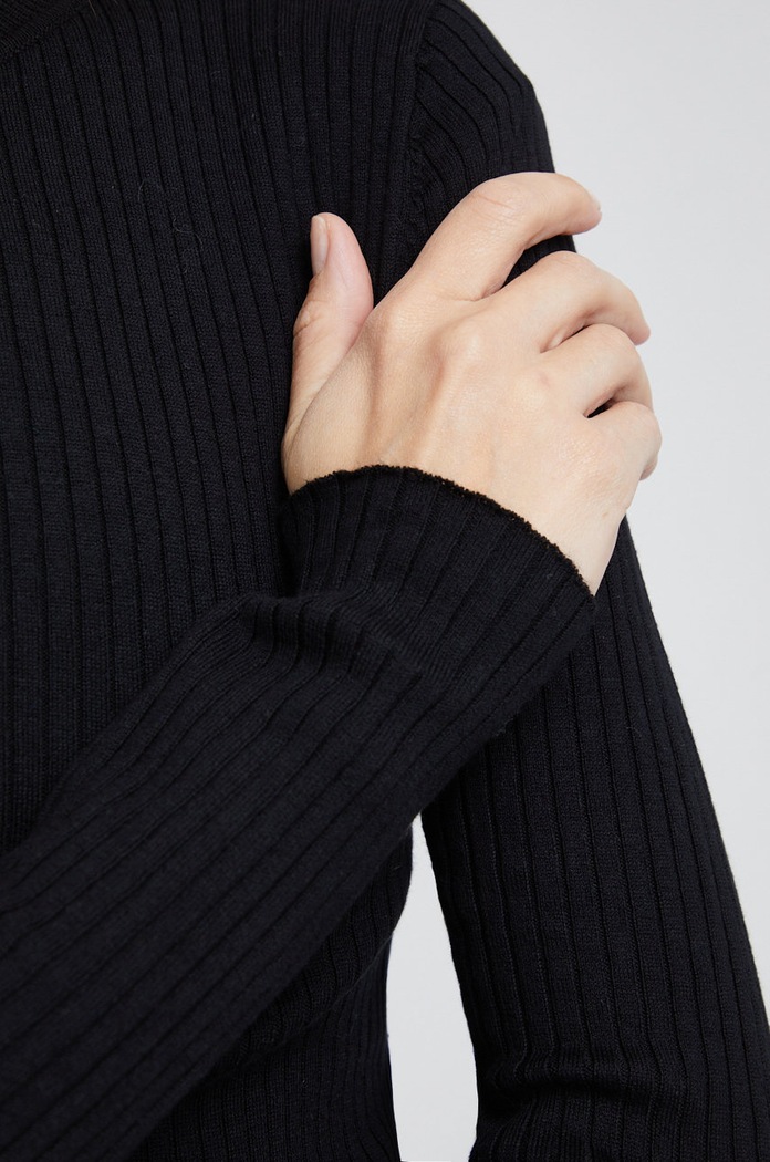 Selected Femme sweter 16085202.Black czarny