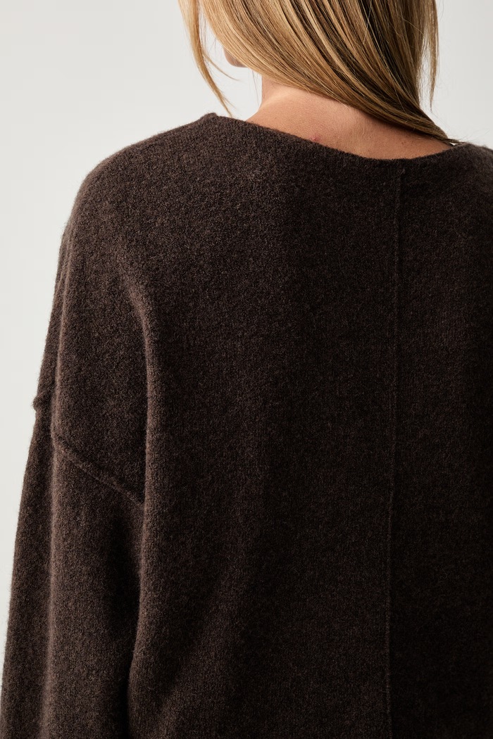 American Vintage sweter damski z dodatkiem wełny PULL ML COL BATEAU DAM225 brązowy