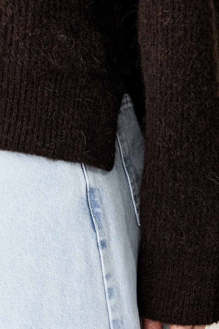 Gestuz sweter damski z wełną 10909333 brązowy