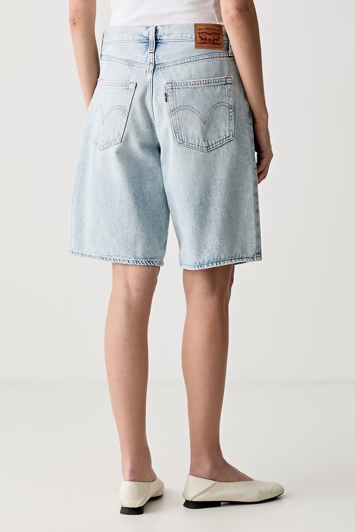 Дрехи Levi's къс панталон дамски от памук SQUARE PEG 005LV син
