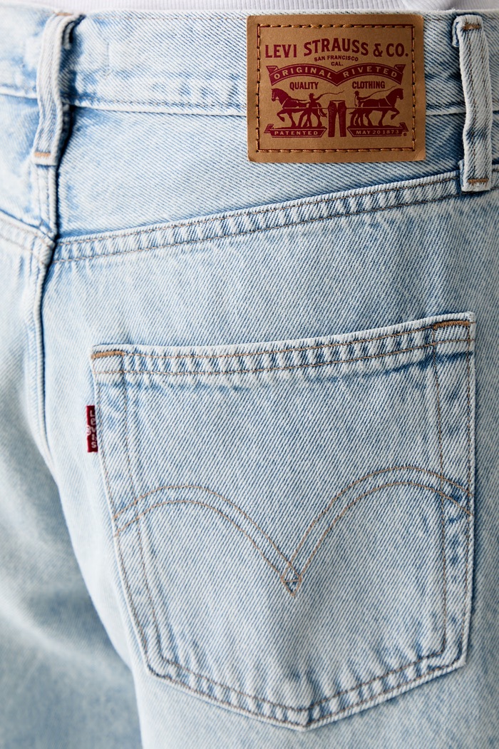 Levi's къс панталон дамски от памук SQUARE PEG син 005LV