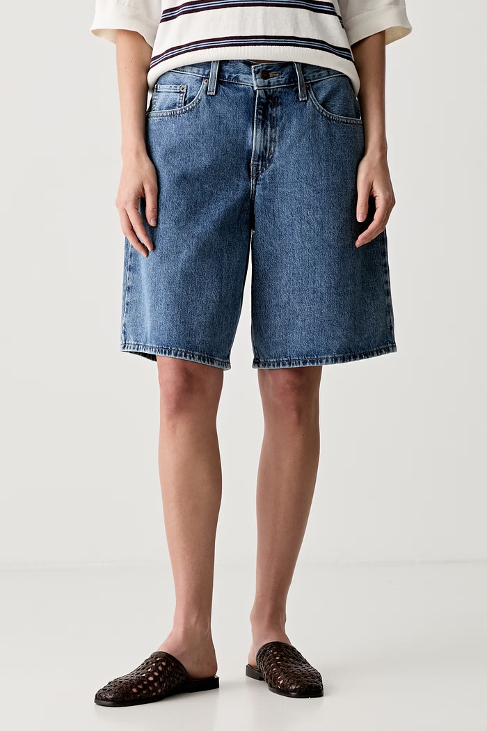 Levi's къс панталон дамски от памук SQUARE PEG син 005LV