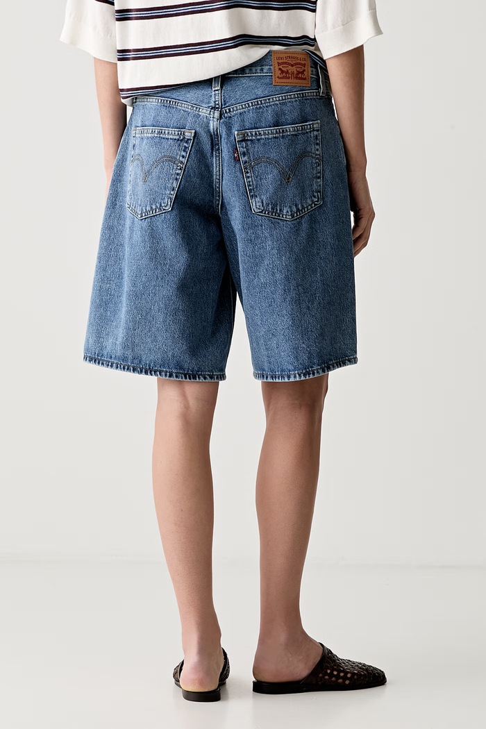 Дрехи Levi's къс панталон дамски от памук SQUARE PEG 005LV син
