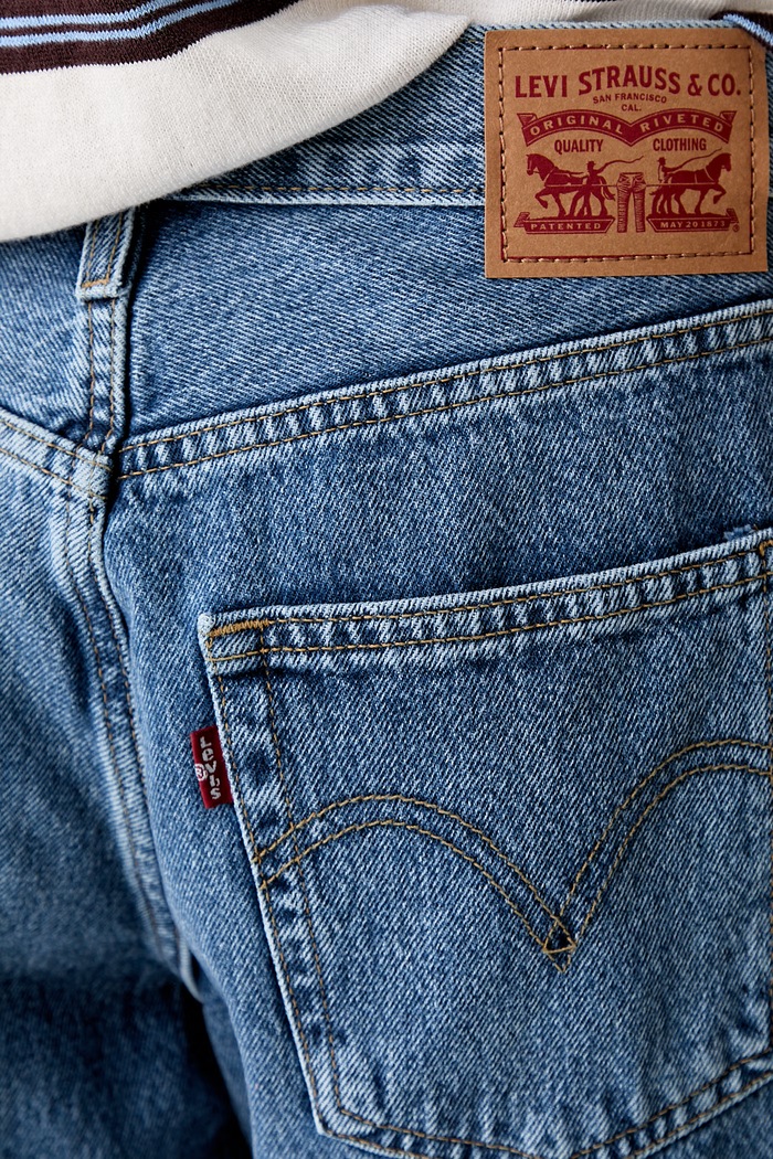 Levi's къс панталон дамски от памук SQUARE PEG син 005LV