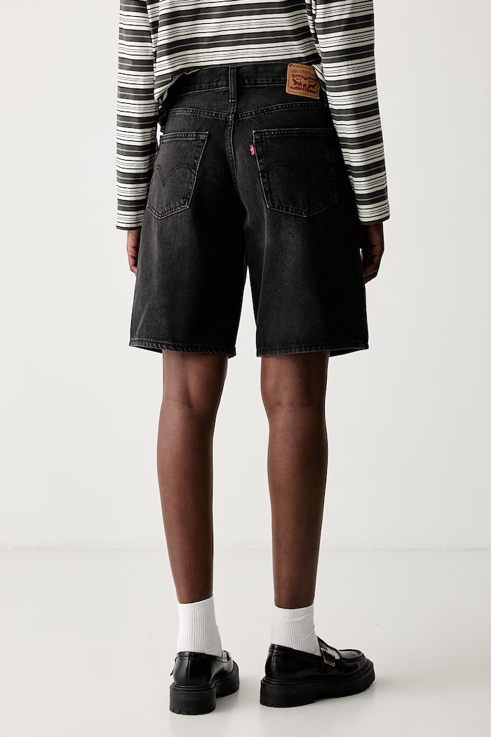Odzież Levi's szorty damskie bawełniane SQUARE PEG 005LV czarny