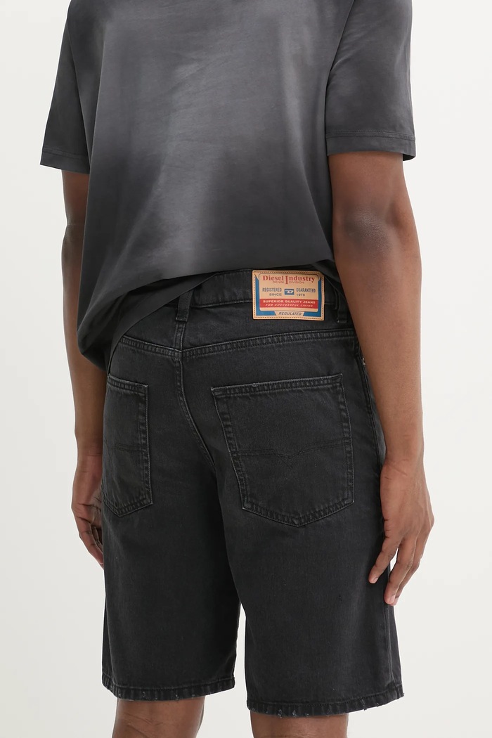 Oblačila Jeans kratke hlače Diesel REGULAR-SHORT SHORTS A06430.0GRDW črna