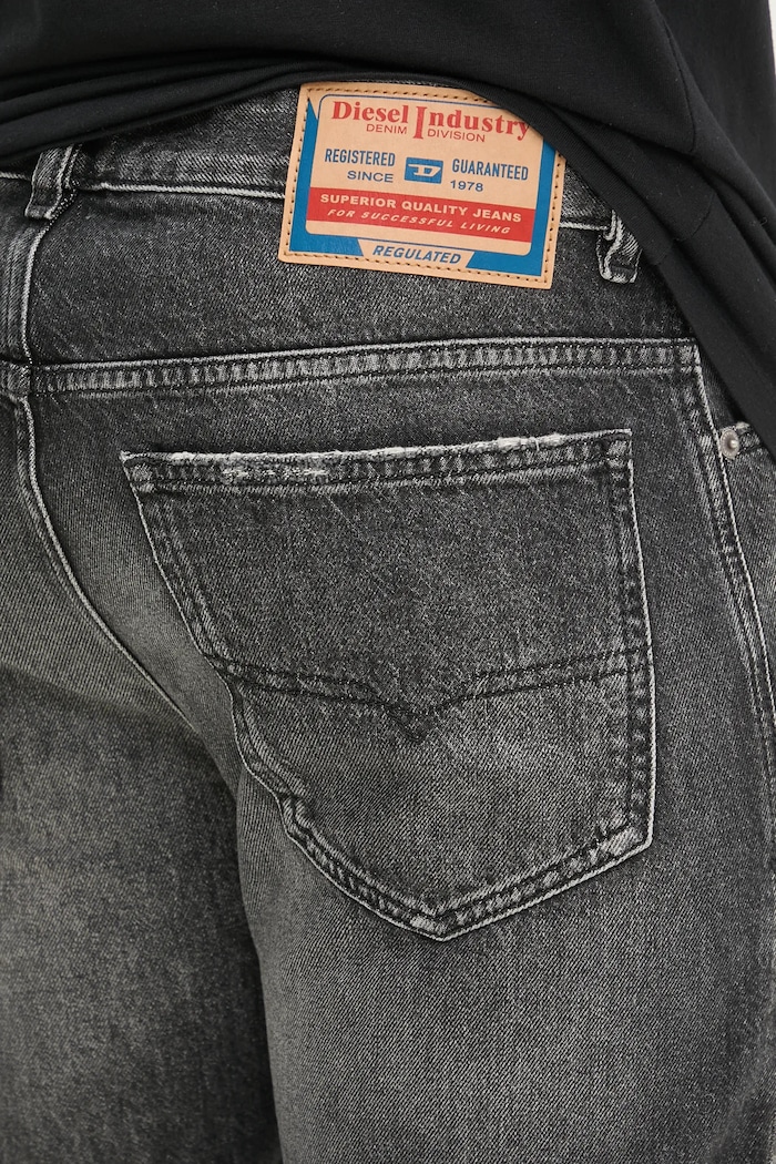 Джинсовые шорты Diesel D-FIN SHORTS A14621.0GRDX серый