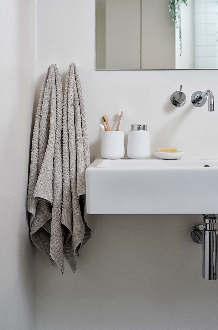 Zone Denmark közepes méretű pamut törölköző Classic Soft Grey 70 x 140 cm 331182 bézs AA00
