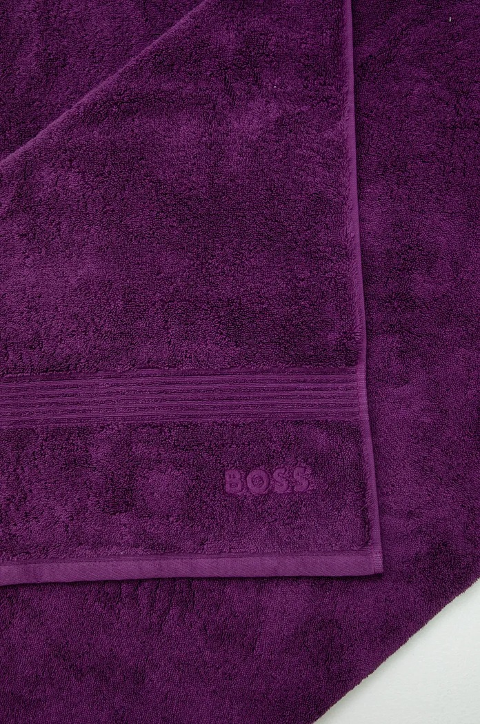 Koupelna Velký bavlněný ručník BOSS Loft Dalhia 100 x 150 cm 1041453 fialová